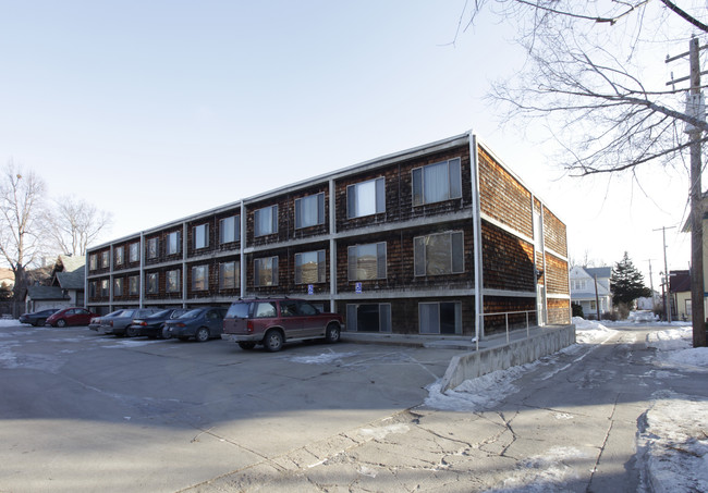 Plaza V Apartments in Lincoln, NE - Building Photo - Building Photo