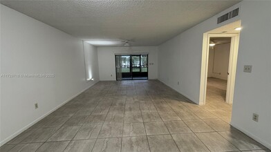 16051 Blatt Blvd in Weston, FL - Building Photo - Building Photo