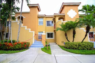 630 NW 79th Ter, Unit 105 in Pembroke Pines, FL - Foto de edificio - Building Photo