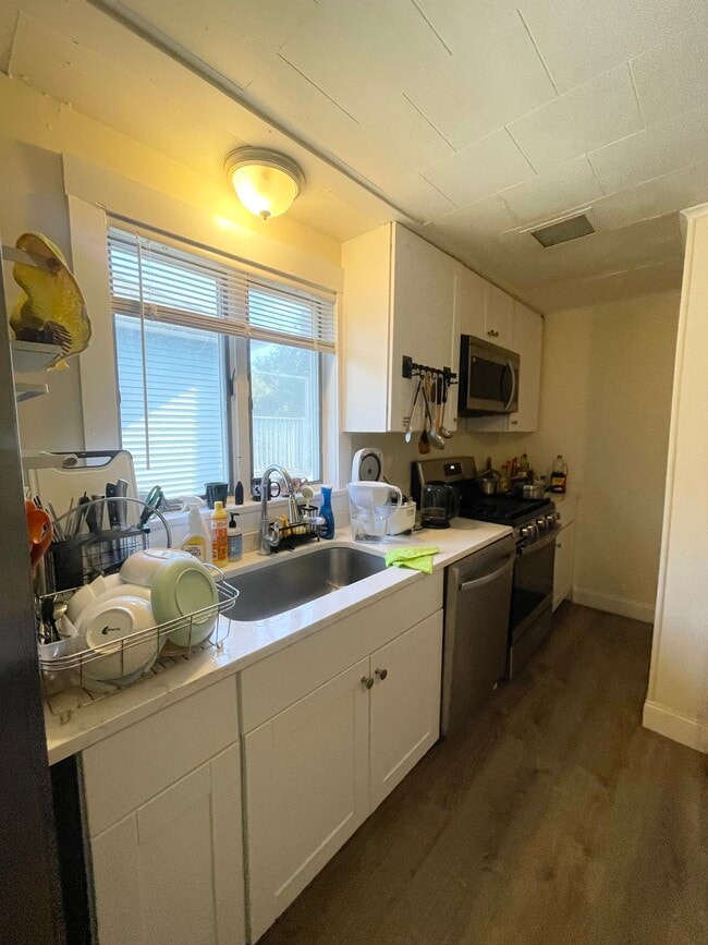 44 Chetwynd Rd, Unit 2 in Somerville, MA - Foto de edificio - Building Photo