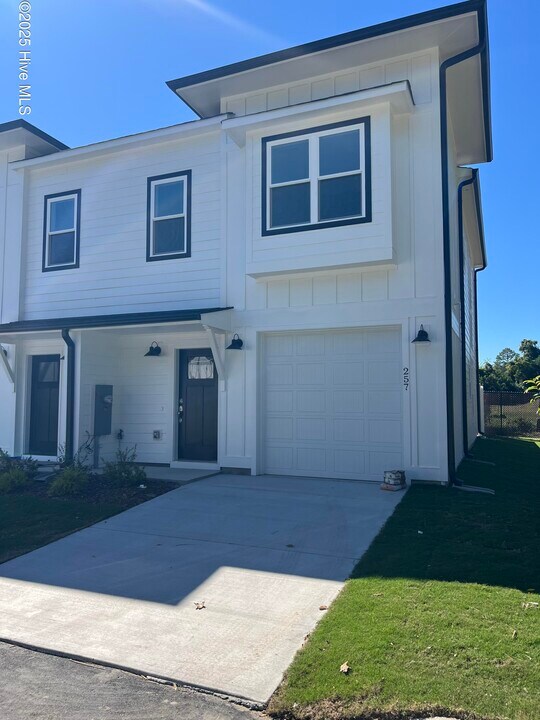 257 Townhome Ln in Southern Pines, NC - Foto de edificio