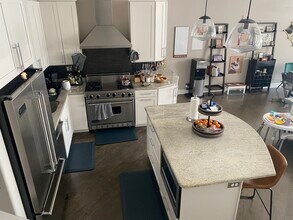 1631 N Milwaukee Ave, Unit 2 in Chicago, IL - Building Photo - Building Photo