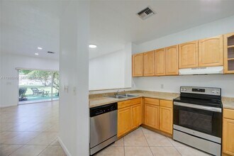 435 S W 122nd Terrace in Pembroke Pines, FL - Building Photo - Building Photo
