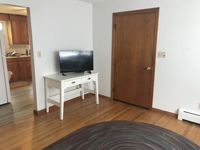 16 Woods Circle Rd in Yarmouth, ME - Building Photo - Building Photo