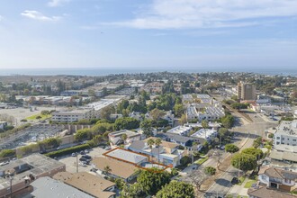 7832 W Manchester Ave in Playa Del Rey, CA - Building Photo - Building Photo