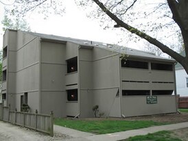 507 W White St, Unit 33 in Champaign, IL - Building Photo