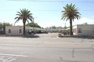 220 E Fort Lowell Rd in Tucson, AZ - Building Photo - Building Photo