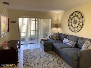 445 Lakeview Dr-Unit -Apt 3 in Weston, FL - Building Photo - Building Photo