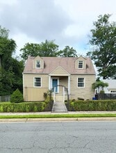 4012 Woodland Dr in Fairfax, VA - Building Photo - Building Photo