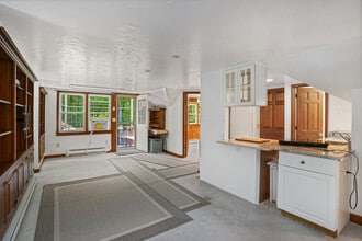 86 Gallows Hill Rd in Redding, CT - Building Photo - Building Photo