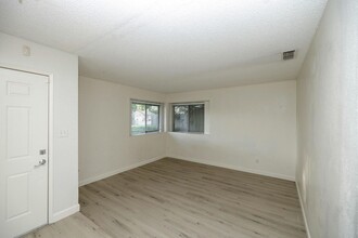 1409 Entrada Way in Modesto, CA - Building Photo - Building Photo