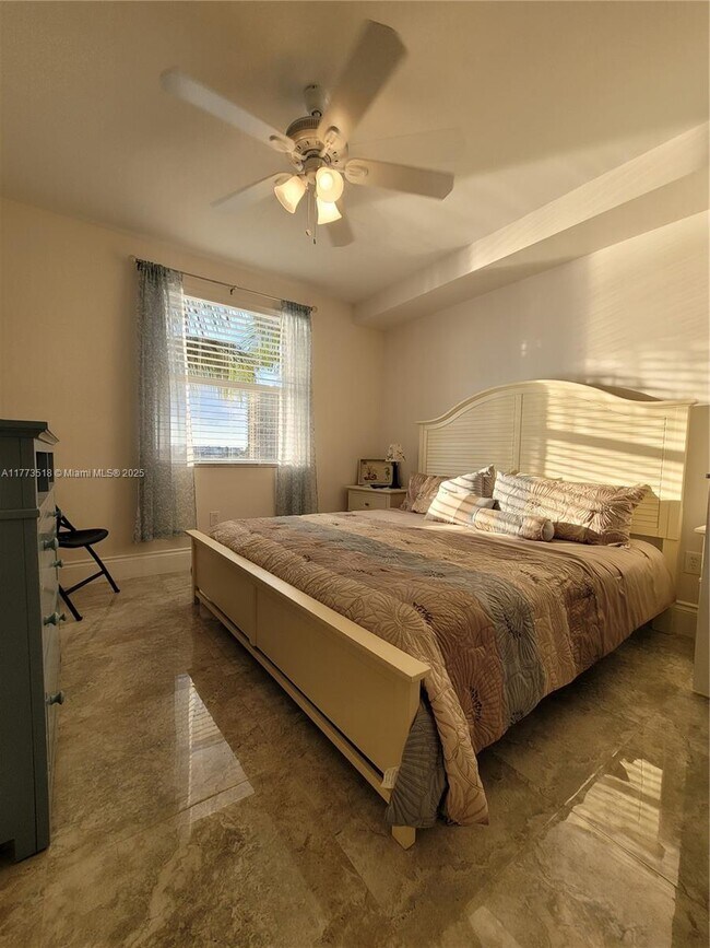 17100 N Bay Rd, Unit 1307 in Sunny Isles Beach, FL - Building Photo - Building Photo