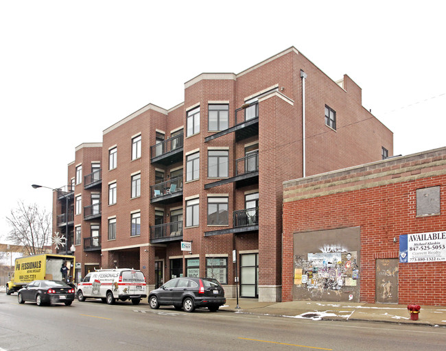 1890 N Milwaukee Ave in Chicago, IL - Building Photo - Building Photo