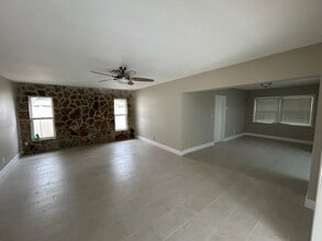 7051 Hibiscus Ave S in South Pasadena, FL - Foto de edificio - Building Photo