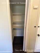 2010 NW 50 Terrace in Northmoor, MO - Building Photo - Building Photo