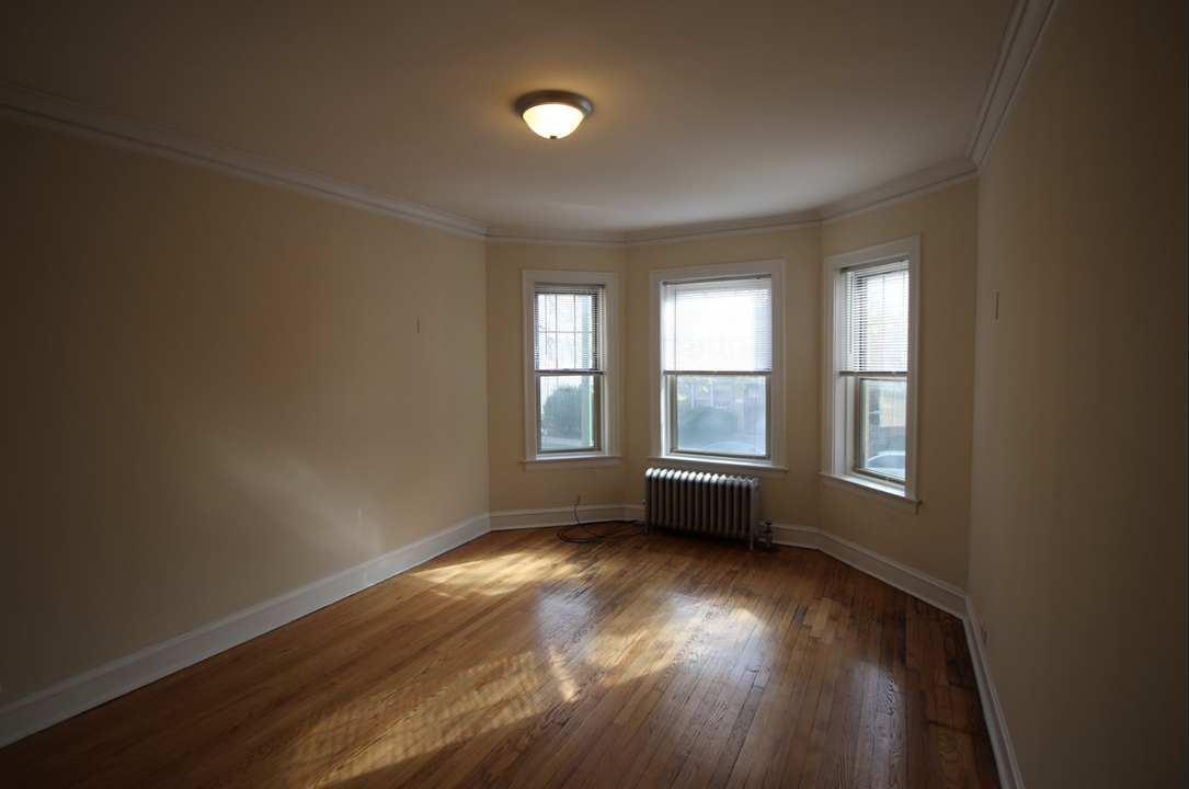 2320 W Granville Ave in Chicago, IL - Building Photo