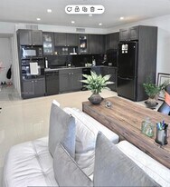 3121 Commodore Plz, Unit PH4 in Miami, FL - Building Photo