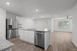 7349 Lakeside Oak Ct in Bellview, FL - Building Photo - Building Photo