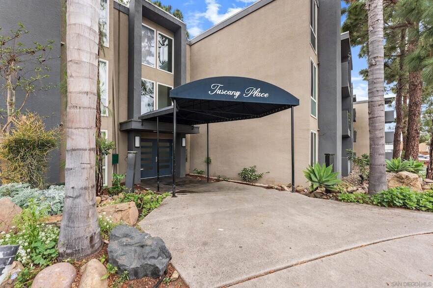4860 Rolando Ct, Unit 27 in San Diego, CA - Building Photo