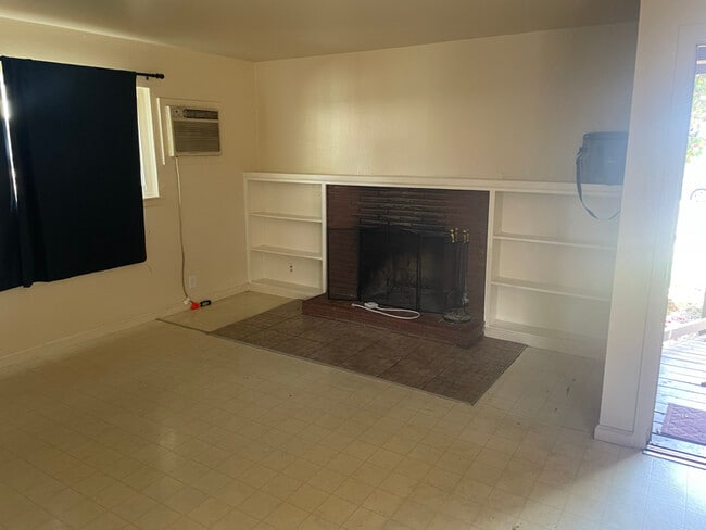 1284 Stafford Way in Yuba City, CA - Foto de edificio - Building Photo