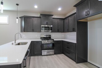 731 Rio Vis Lp in Richland, WA - Foto de edificio - Building Photo