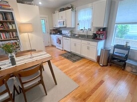 10 Linden Ave, Unit 1 in Somerville, MA - Building Photo