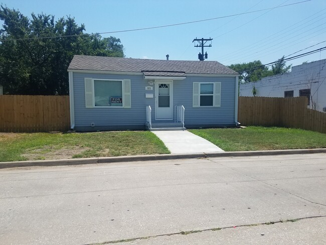 property at 321 E Kinkaid St