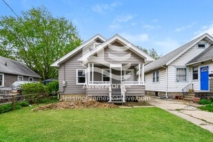 2114 W Callender Ave in West Peoria, IL - Building Photo