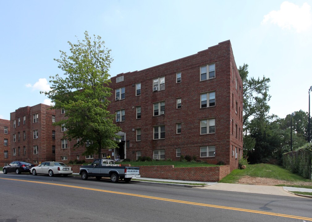 Panorama Courts in Washington, DC - Building Photo
