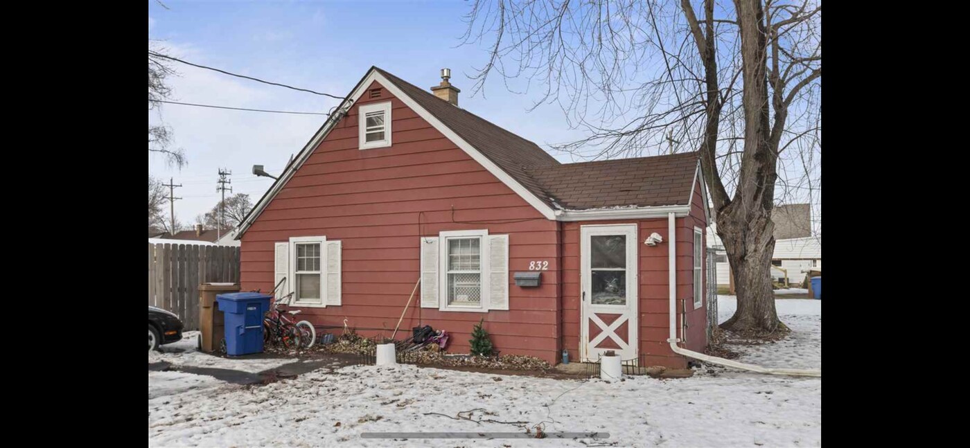 832 Jefferson St in Menasha, WI - Building Photo