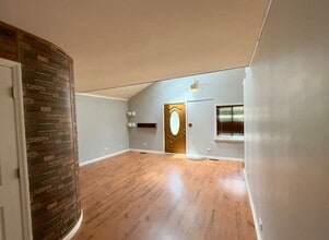 24633 W Passavant Ave in Round Lake Beach, IL - Foto de edificio - Building Photo