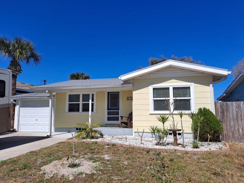 810 Hope Ave in New Smyrna Beach, FL - Building Photo