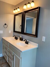 16654 Holy Cross Ln photo'