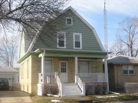 2060 Summit Ave, Unit Lower in Racine, WI - Building Photo