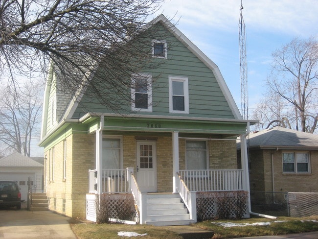2060 Summit Ave, Unit Lower