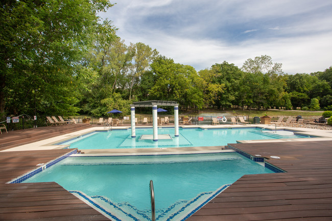 The Retreat at Walnut Creek in Kansas City, MO - Foto de edificio - Building Photo