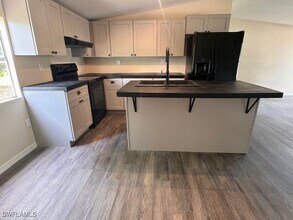 235 Favor Ave in La Belle, FL - Building Photo - Building Photo