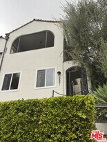 6881 Yeager Pl in Los Angeles, CA - Building Photo
