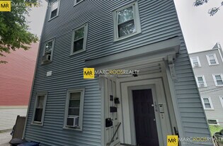 174 Bolton St, Unit #1 in Boston, MA - Building Photo
