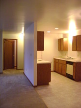 Montgomery Square Apartments in Germantown, WI - Building Photo - Building Photo