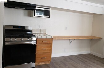 498 E 8th St in Pittsburg, CA - Building Photo - Building Photo