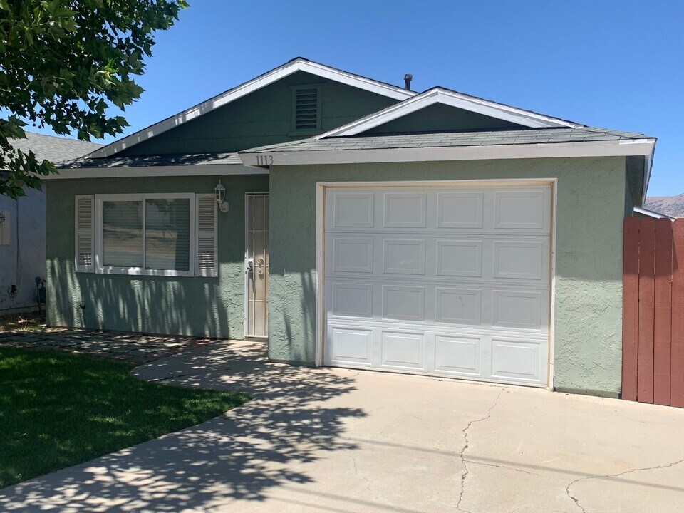 1113 Cherry Ln in Tehachapi, CA - Building Photo