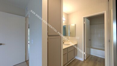10970 Summerdale Way in San Diego, CA - Foto de edificio - Building Photo