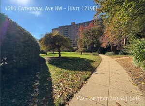 4201 Cathedral Ave NW in Washington, DC - Foto de edificio - Building Photo
