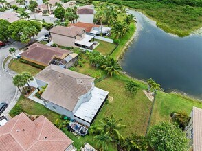 15376 14th Manor in Pembroke Pines, FL - Building Photo - Building Photo