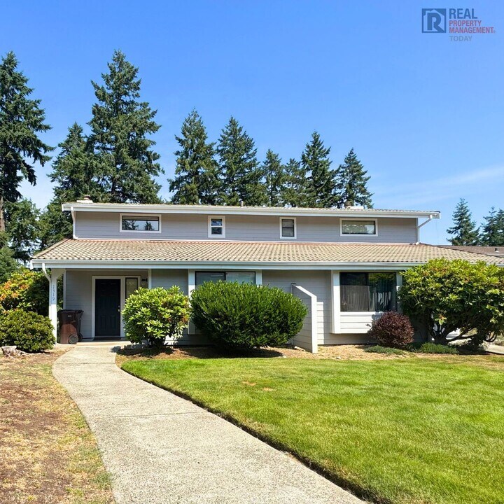 1319 Contra Costa Ave in Fircrest, WA - Building Photo