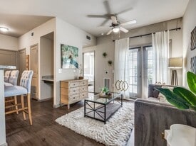 Creekside South in Wylie, TX - Building Photo