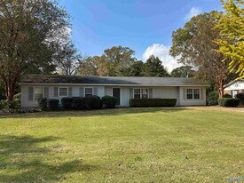 2327 Quince Dr SE in Decatur, AL - Building Photo