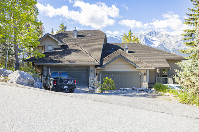 2 Aspen Gln in Canmore, AB - Building Photo - Building Photo