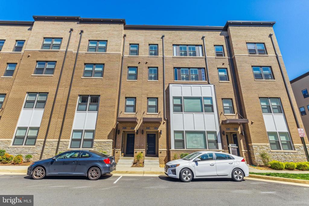 20538 Milbridge Ter in Ashburn, VA - Building Photo